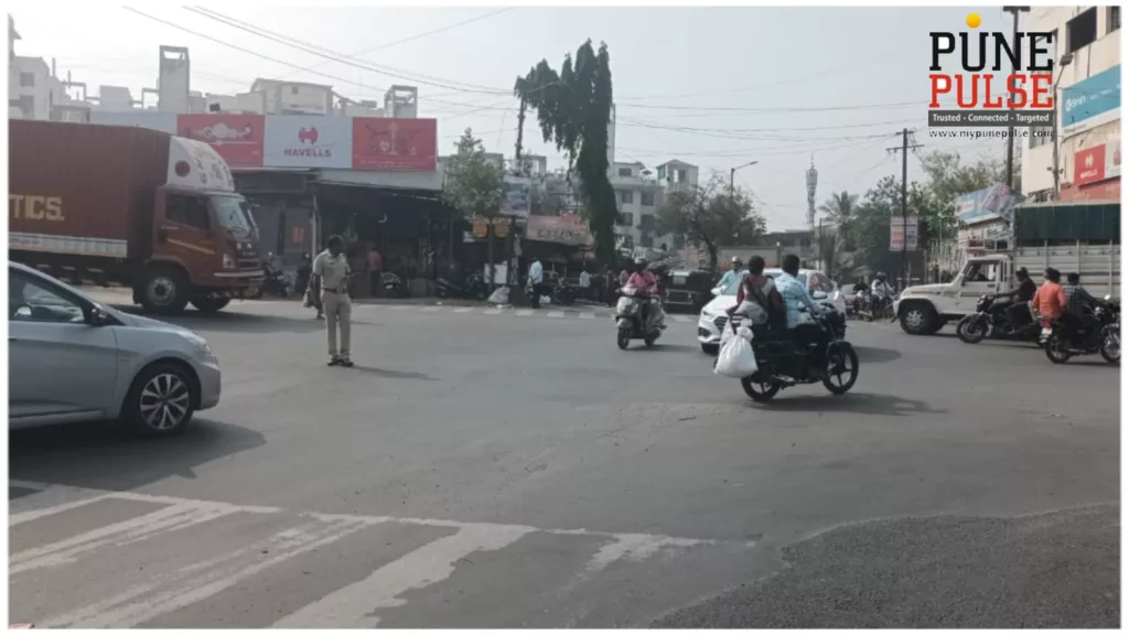 Handewadi traffic division takes action against reckless drivers at Kad Nagar chowk in Undri - Pune Pulse